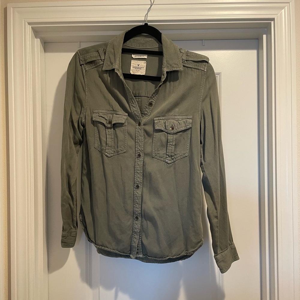 American Eagle Button Up Top